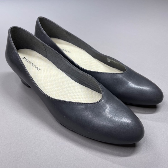 NEW Naturalizer Heels Womens 9 gray faux leather kitten pump classic slip on - Picture 2 of 14